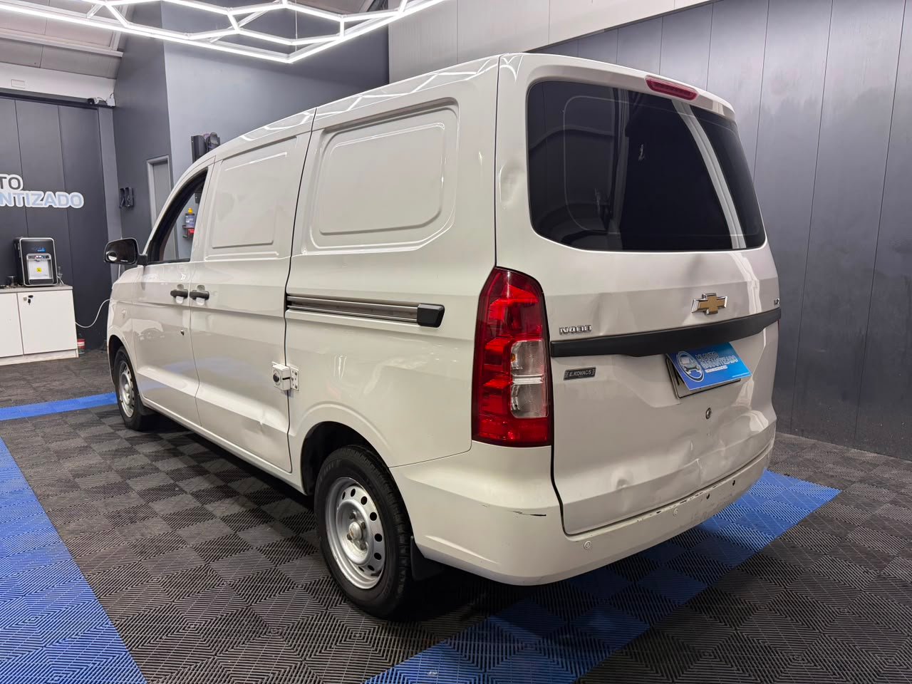 Chevrolet N400 Max1.5 4X2 Ac Mt 5P — foto 2 de 11