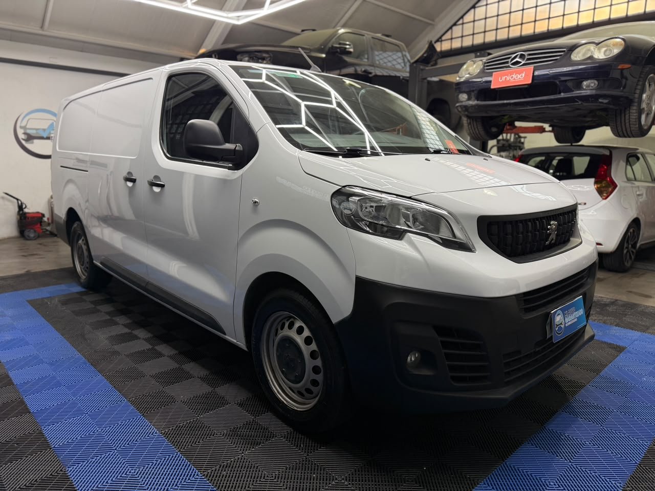 Peugeot Expert 2.0 L3 Bluehdi Diesel 4X2 Furgon — foto 5 de 11