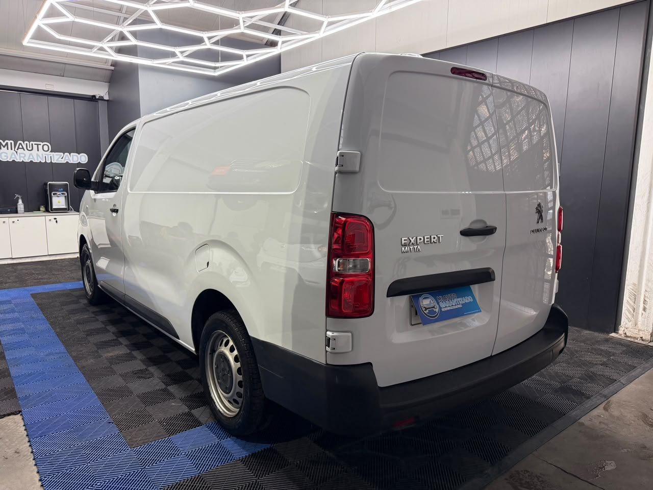 Peugeot Expert 2.0 L3 Bluehdi Diesel 4X2 Furgon — foto 2 de 11