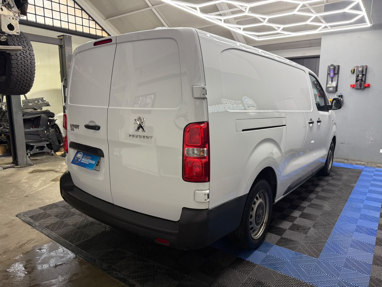 Peugeot Expert 2.0 L3 Bluehdi Diesel 4X2 Furgon — foto 4 de 11
