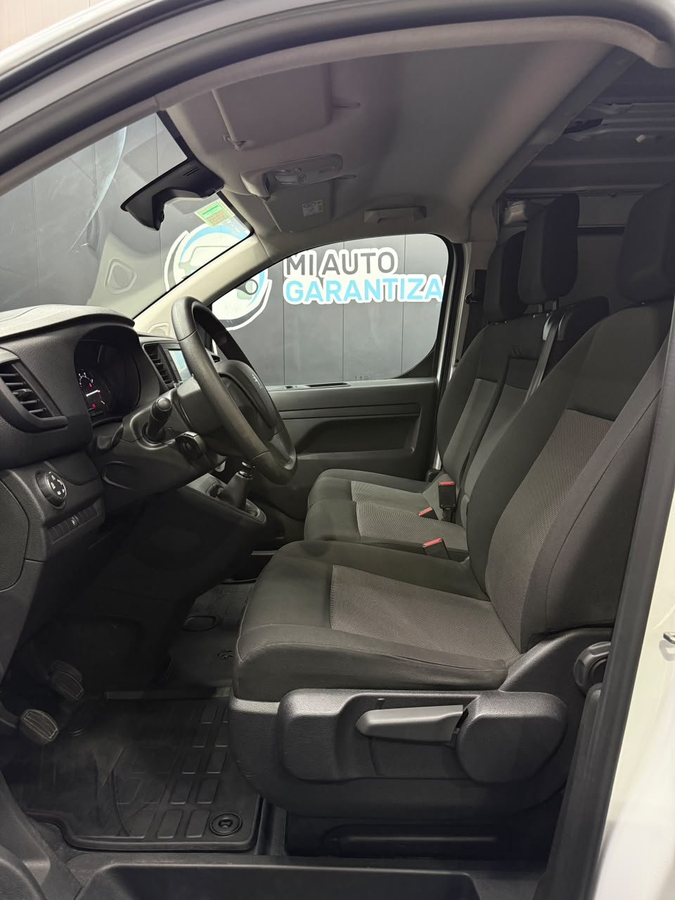 Peugeot Expert 2.0 L3 Bluehdi Diesel 4X2 Furgon — foto 6 de 11