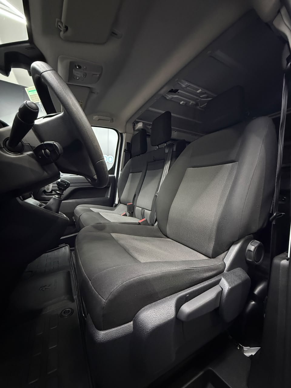 Peugeot Expert 2.0 L3 Bluehdi Diesel 4X2 Furgon — foto 7 de 11