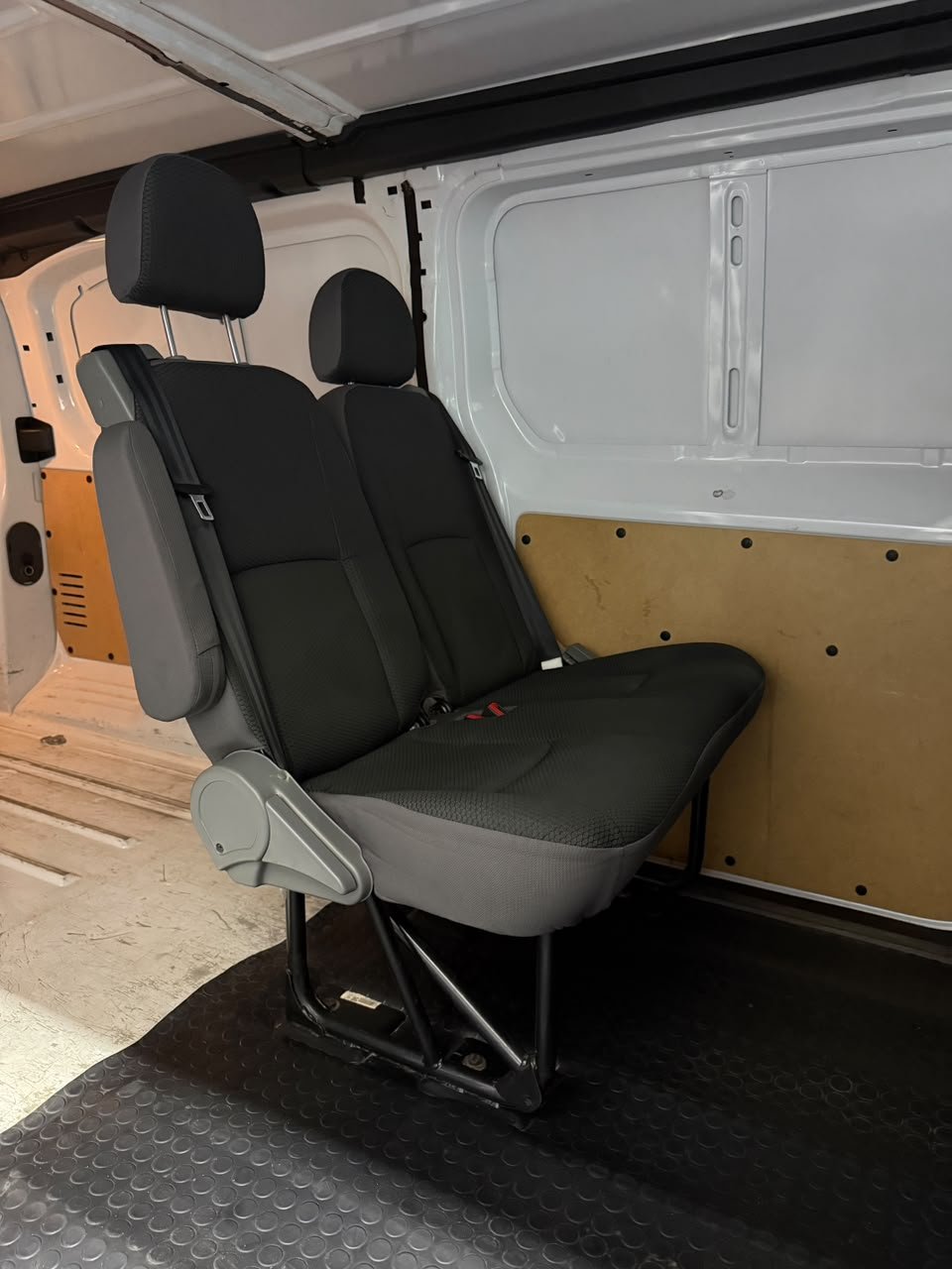 Peugeot Expert 2.0 L3 Bluehdi Diesel 4X2 Furgon — foto 10 de 11