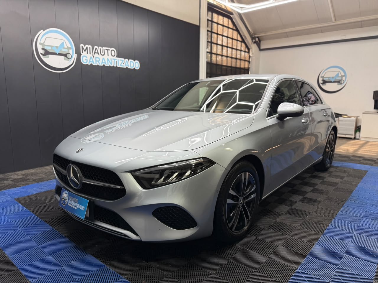 Mercedes-Benz A200
